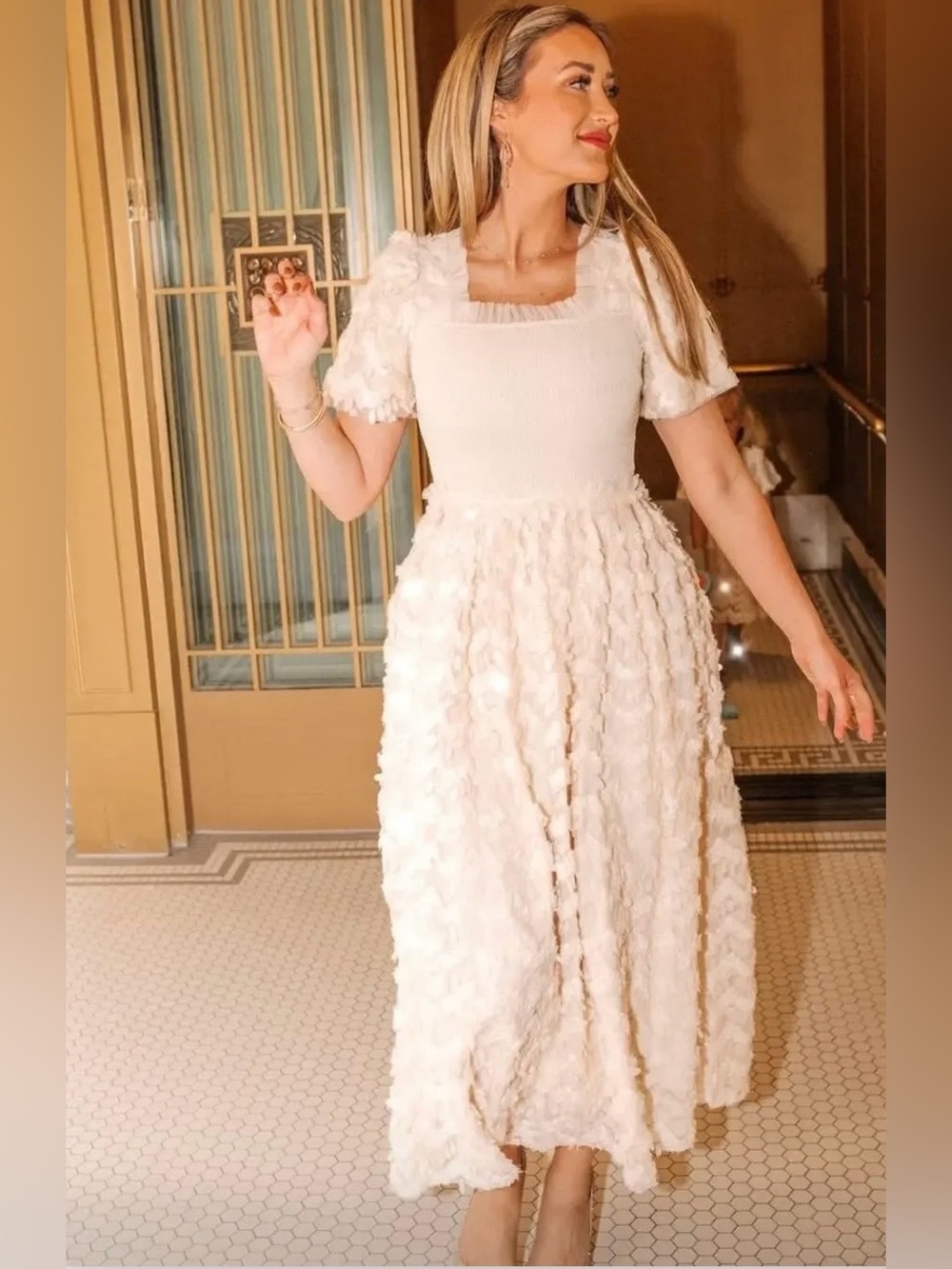 Ivy City Co, Stunning Cream sparkle Cloud nine dress, size S